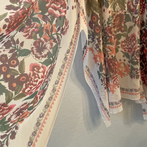 Lightweight Floral Kimono. - Picture 4 of 7